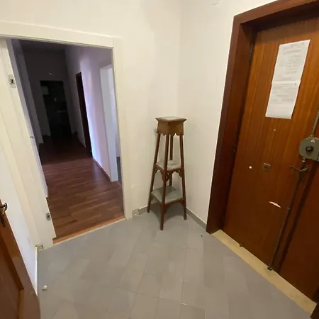 Dea 3br 2 Baths Center Apartment *